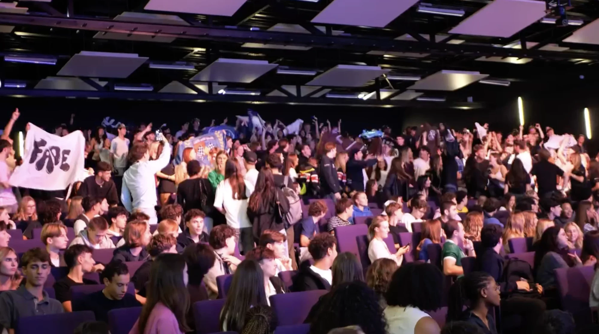 Vue d'ensemble du Forum des Assos organisé par le BDE à Lille, événement de la vie étudiante lilloise.